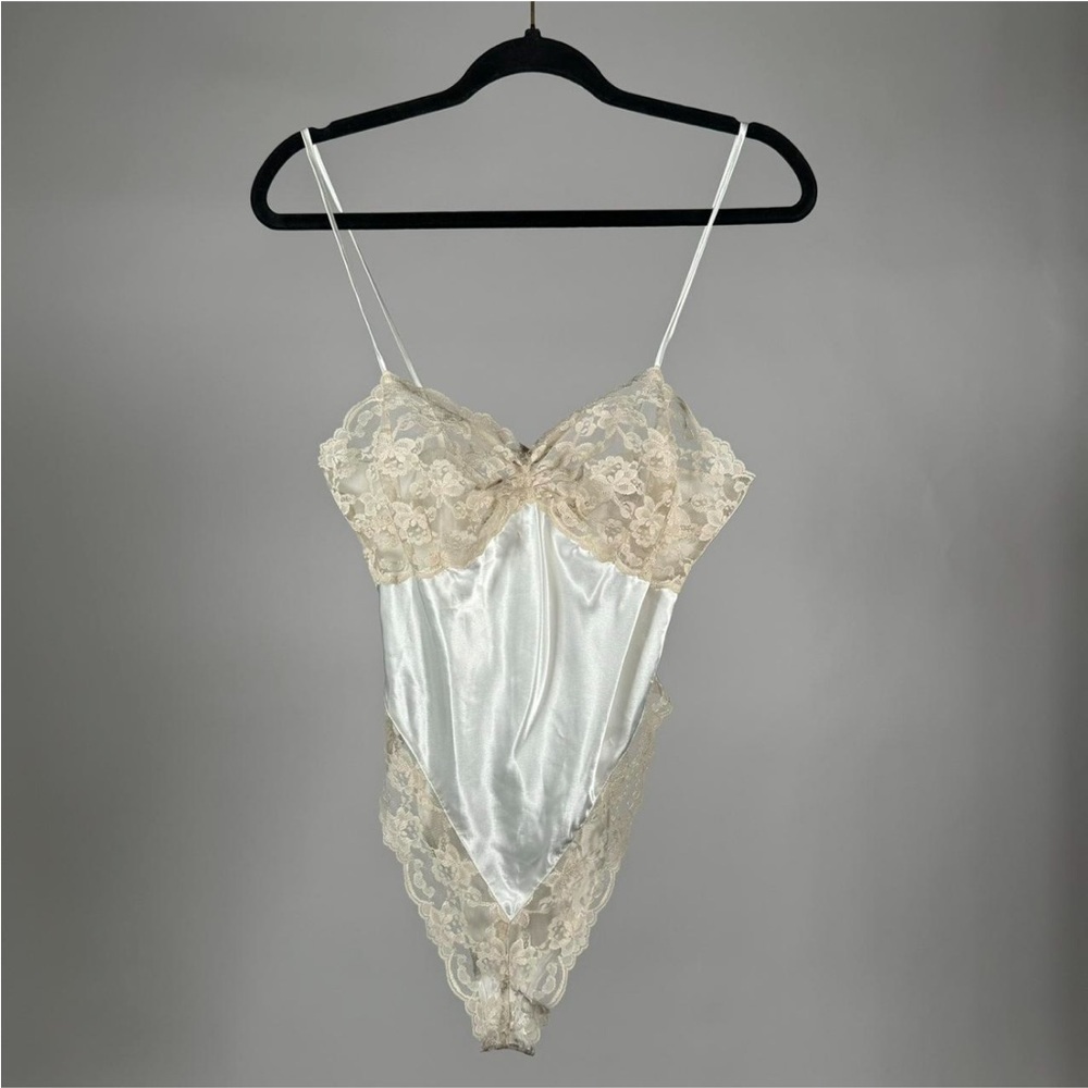 Victoria’s Secret Elegant Cream Lace Bodysuit